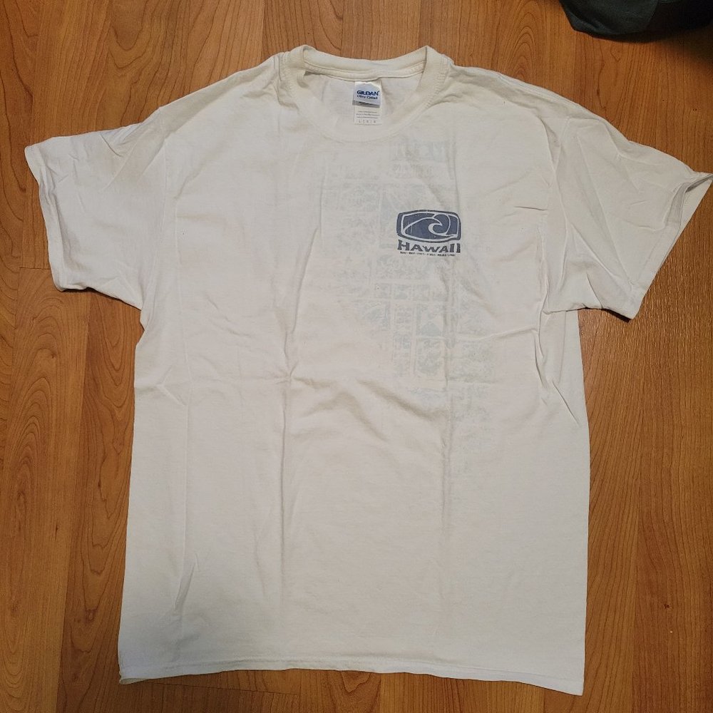 NWOT! White cotton t-shirt by Gildan with Hawaii logo on front and back. Large